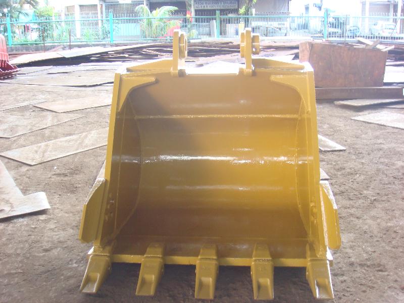 CAT320D ROCK BUCKET